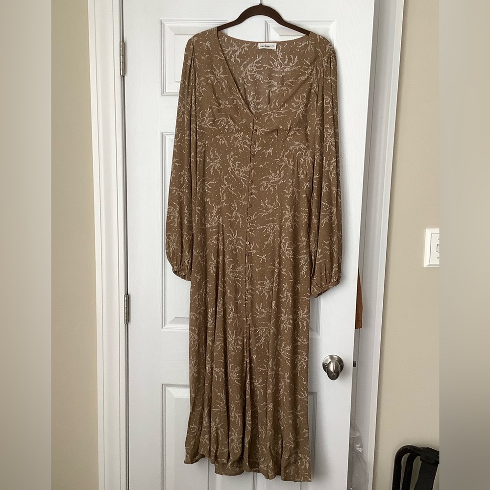 In Loom maxi Dress Brand New! Size Medium